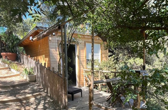 Chalet dans les arbres