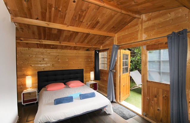 Chalet 'De La Plage U Tempu' with Sea View, Wi-Fi and Air Conditioning