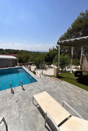 Chalet de lujo para 8 con piscina y barbacoa