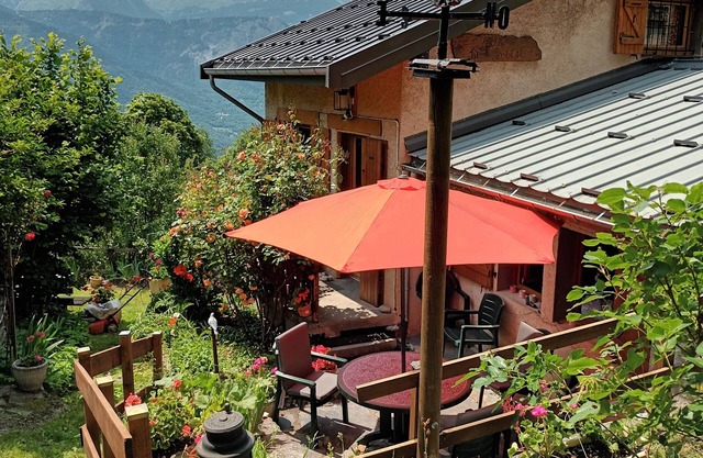 CHALET DE MONTAGNE AT 1170 m HAMEAU DE LA COMMUNE DE ORELLE. SUMMER WINTER
