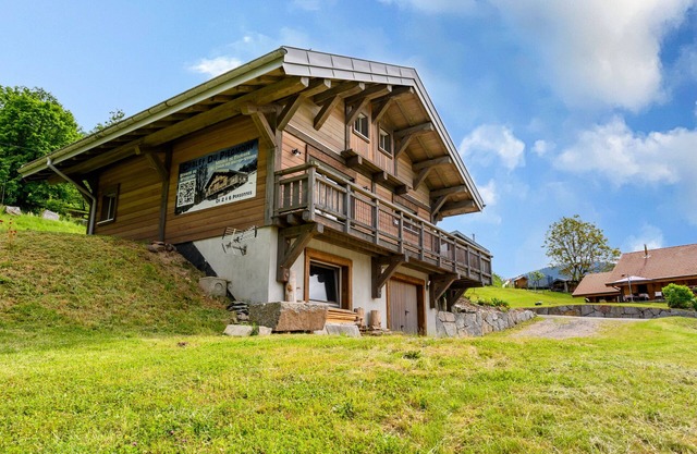 Chalet 'Du Piedmont' with Mountain View, Private Terrace and Wi-Fi