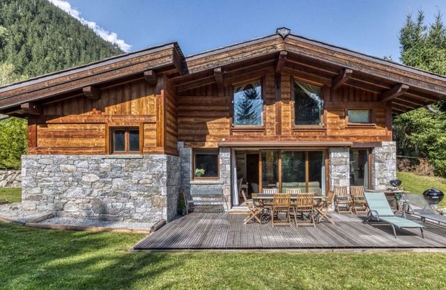 Chalet Entre Nous: charming three bedroom chalet in an idyllic location