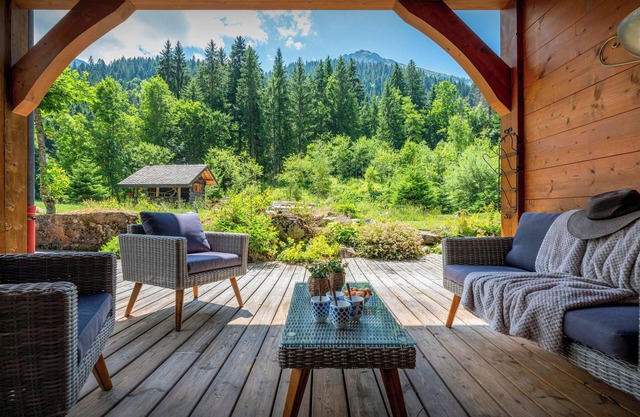 Chalet Evelyn - Ideal base with sauna and garden for 10 - OVO Network