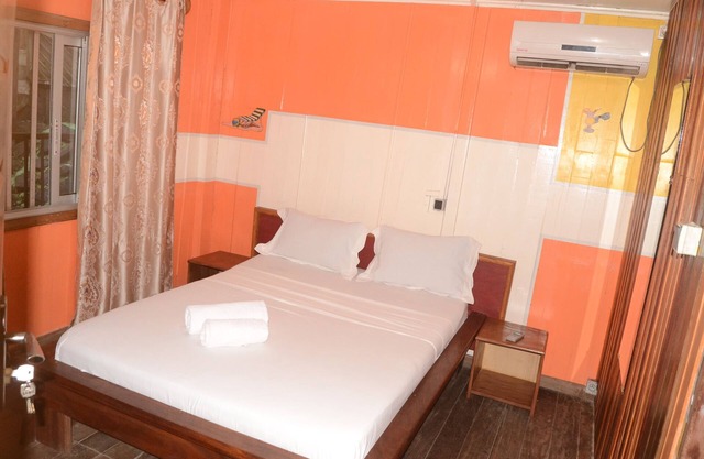 Chalet-Family-Ensuite with Shower-Balcony