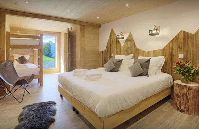 Chalet Le Buhel - peaceful home for 15, spa & great views - OVO Network