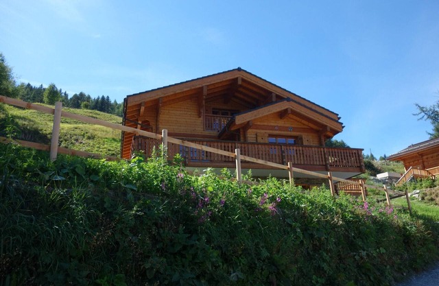 Chalet in Les Masses with ski storage