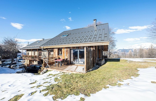 Chalet 'La Grange Des Aiguilles' with Mountain View, Private Terrace and Wi-Fi
