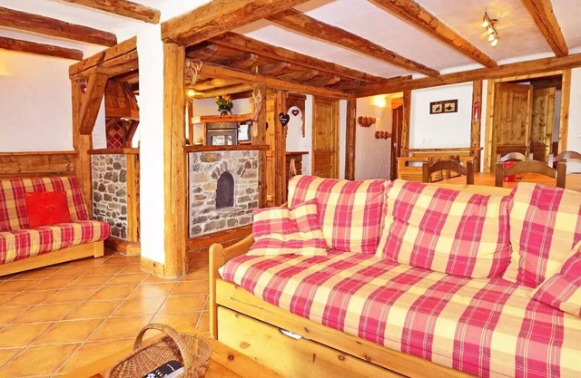 Chalet Le Haut - 11 Room Chalet 22 People