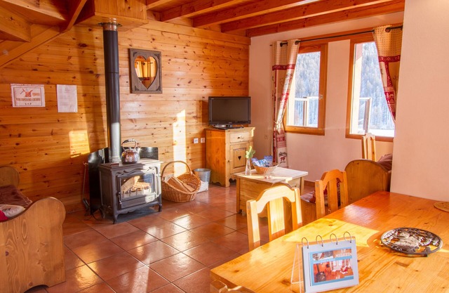 Chalet Le Mélézin hameau des Chazals Nevache Hautes Alpes