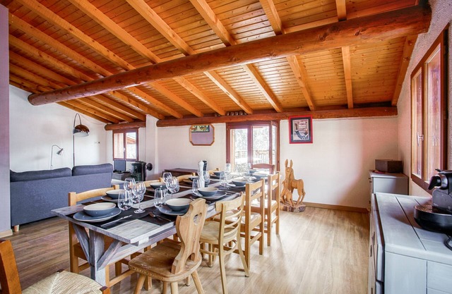 Chalet “Le petit Paradis” in the heart of the 3 valleys!