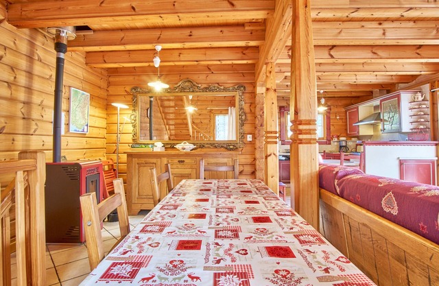 Chalet 'Le Serac' with Mountain View, Private Terrace and Wi-Fi