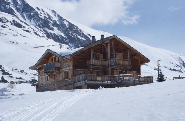 Chalet 'Les Petits Loups ", on the slopes, sauna, large sun terrace.