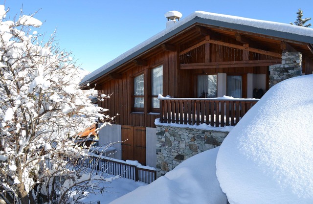 Chalet Mathilde - Beautiful chalet 20m to piste, sauna, jacuzzi, ski room, views