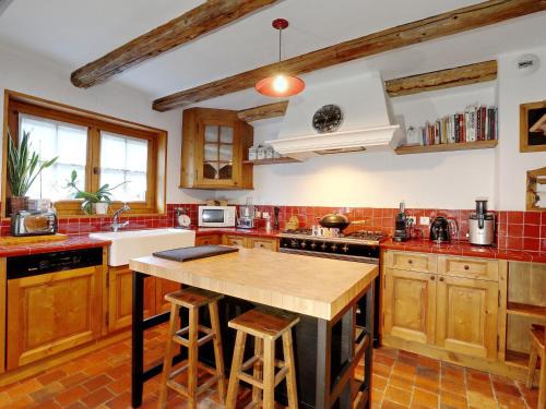 Chalet mitoyen à Courchevel avec cheminée, parking et WIFI - FR-1-575-119