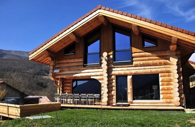 Chalet montagne neuf 4* avec WI FI et jacuzzi 10 personnes plus 2 pers sup