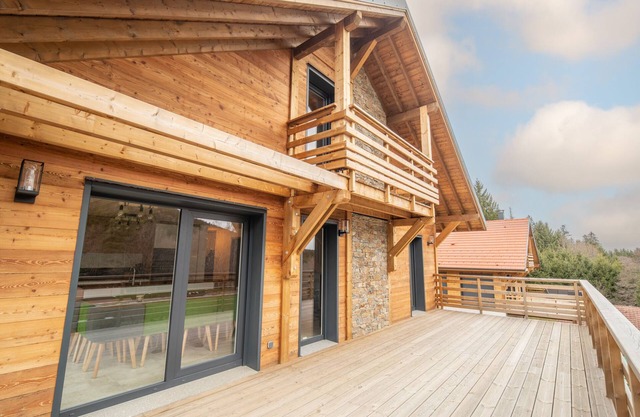 Chalet Neuf 14p Avec Jacuzzi, Sauna et Grande Salle de Jeux