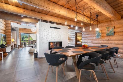 Chalet Piros Tale - Sauna - Jacuzzi - Beautiful scenery - Kids playground - In the forest