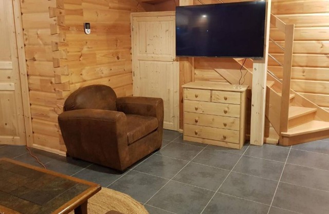 Chalet "Refuges Des Hauts 3" with Private Terrace, Balcony & Wi-Fi