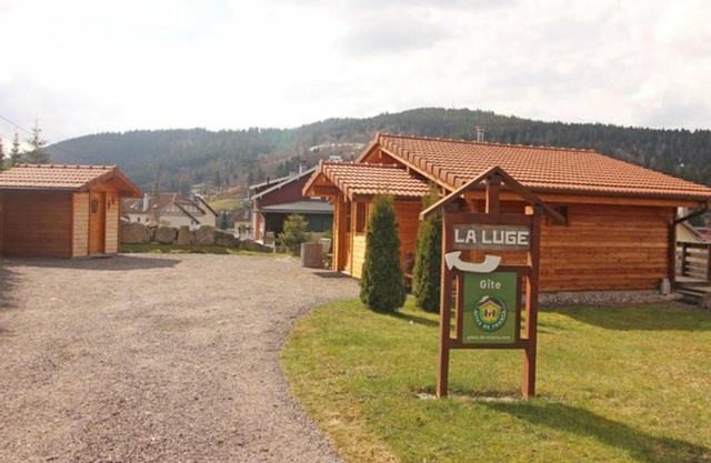 Chalet romantique avec terrasse, confort moderne, proche activités nature et ski à Cornimont - FR-1-589-41