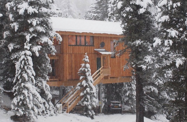 Chalet Royal with in-house wellness and large living room, large new balcony