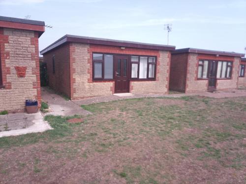 Chalet - Sleeps 4 - Parking - Garden