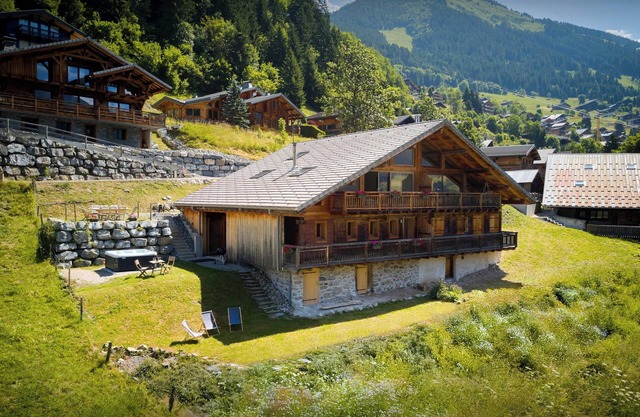 Chalet Wanderlust - family alpine stay 10p with games room - OVO Network