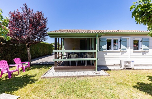 Chalet 'Yoya' with Shared Pool, Private Terrace and Air Conditioning