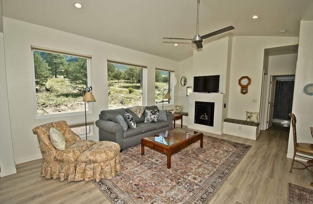 Challenger Views at Ridgecrest: Peaceful Retreat