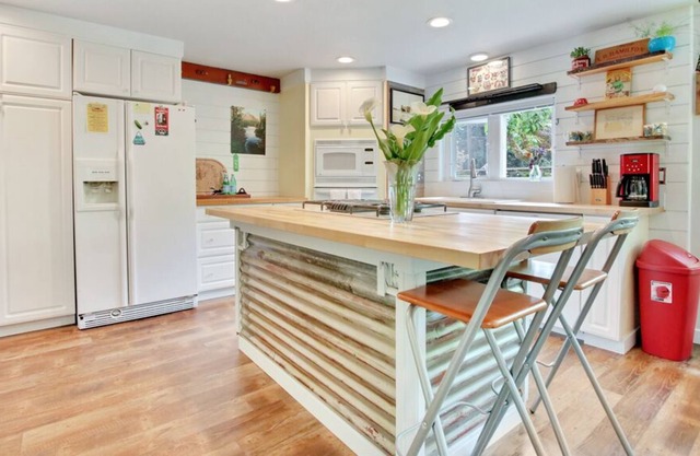 Chambers Bay Tacoma Iconic Family Vacation Home Private Retreat Space Courtyard
