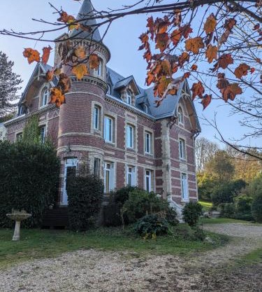 Chambre d'hôte - petit château à la campagne