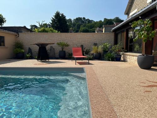 Chambre dans maison avec piscine