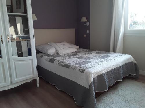Chambre dans maison contemporaine