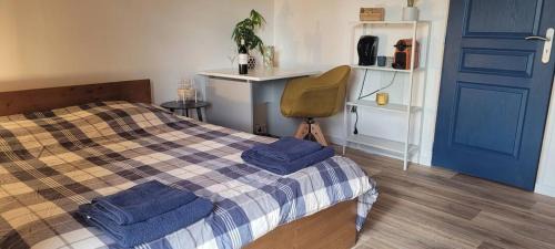 Chambre indépendante chez l'habitant à la campagne proche bordeaux et l'ange bleu
