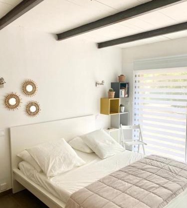 Chambre indépendante avec terrasse privée et piscine