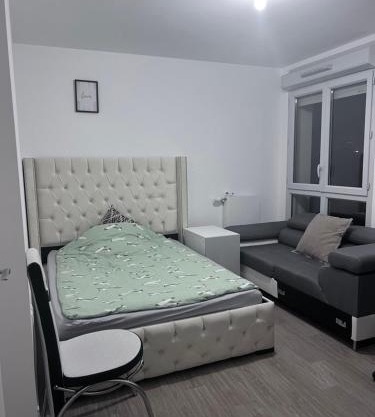 Chambre individuelle dans un appartement à 37 de champs élysées