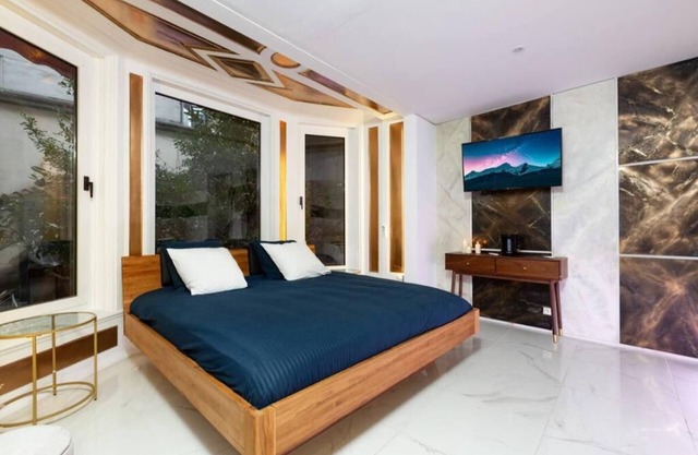 Chambre king size - Art & Jacuzzi