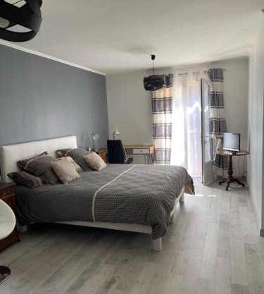 Chambre meublée