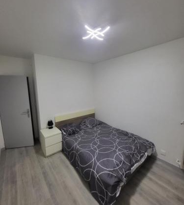 chambre neuve dans un logement partager a 10 minute du circuit