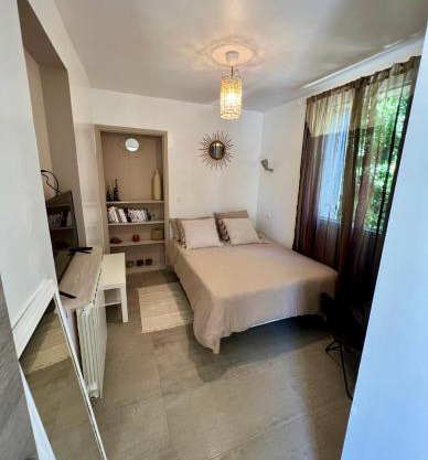 Chambre privé avec piscine ,parking et cuisine prive