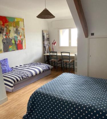 Chambre spacieuse et lumineuse