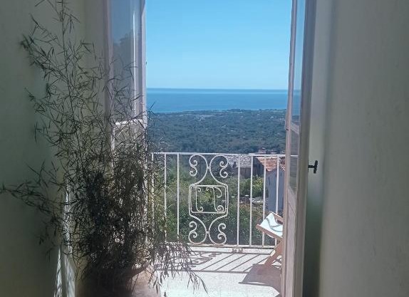 Chambres d'hôte A Caserella, Maison de village rénovée avec vue sur mer