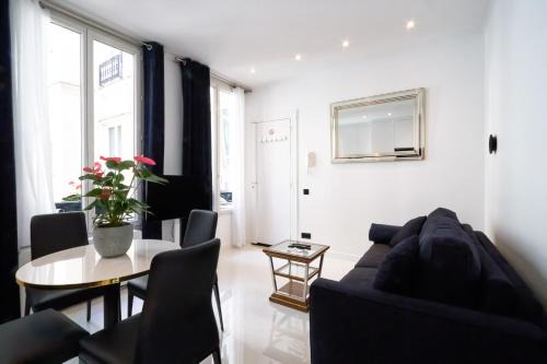 Champs-Élysées Executive Apartment