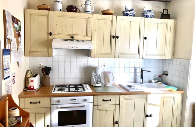 Character cottage, beautifully renovated, private walled garden, sleeps 6