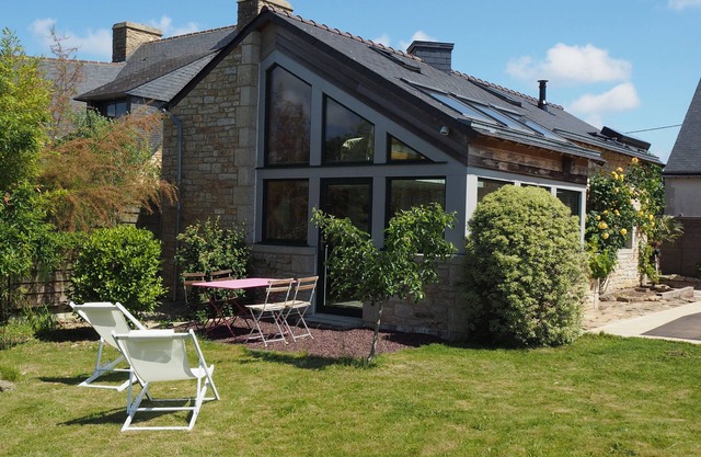 Character cottage, view of the Gulf of Morbihan, beach 150m, Vannes 10mn