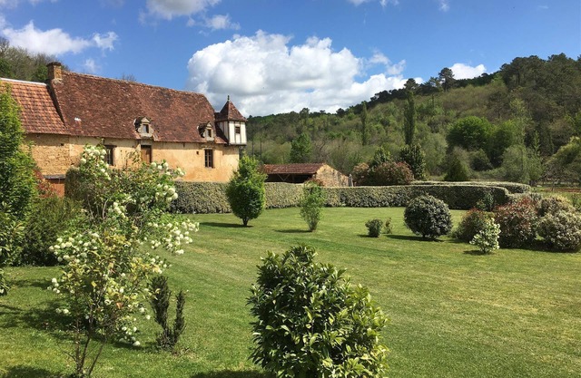 Character house, private heated pool, air conditioning, 5 minute drive to Sarlat