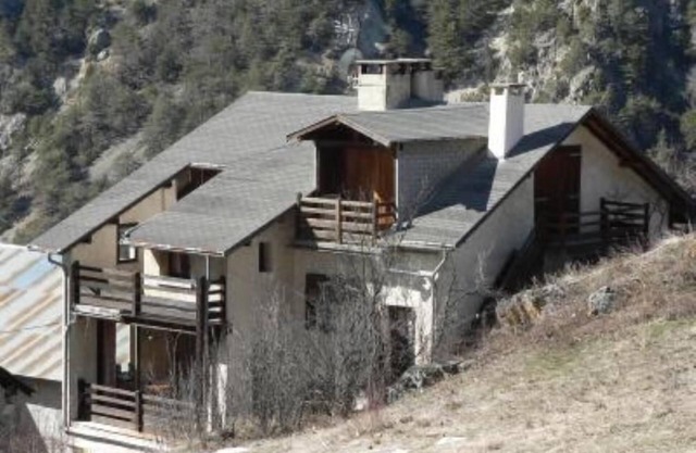 Character house at the entrance of the Regional Park Qyeyras