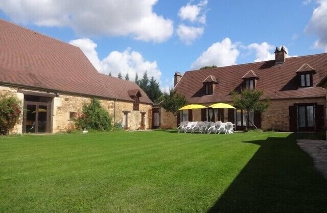 Character house with old-fashioned furnishings, games room, swimming pool, garden
