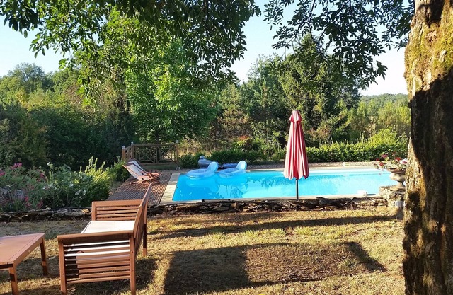 Character mansion in Dordogne. Park, swimming pool, private parking, wifi.