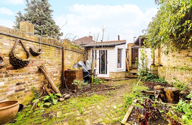Characterful end of terrace house in cul de sac leading to impressive park