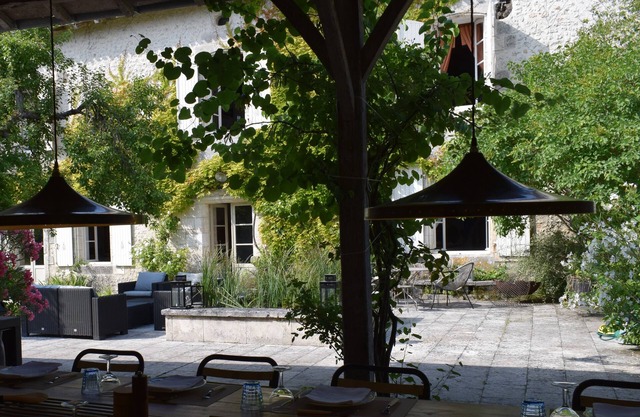 Characterful Farmhouse And Large Pool in Rural Setting, sleeps 10